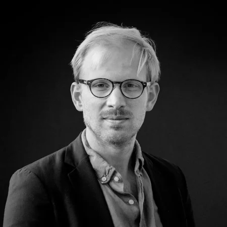 Black and white portrait of Rutger Bregman
